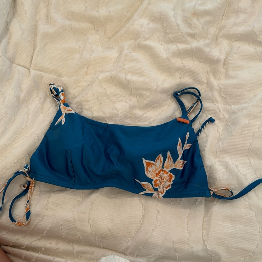 Roxy bathing suit top. Adjustable.